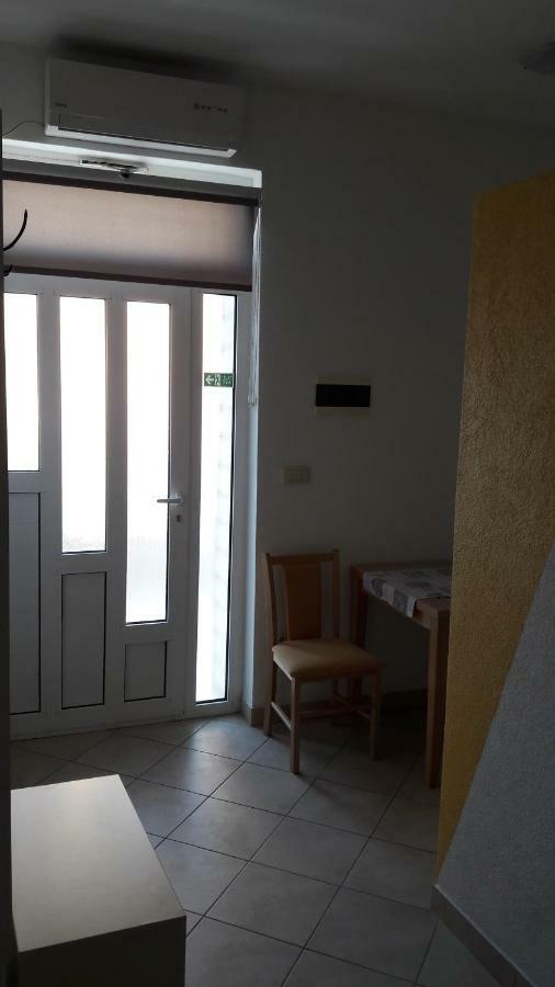 Studio Apartman Latica Split Extérieur photo